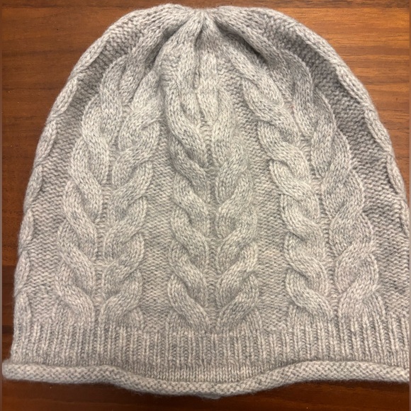 Christian Siriano Accessories - Christian Siriano Gray Cashmere Knit
NEW WITHOUT TAG